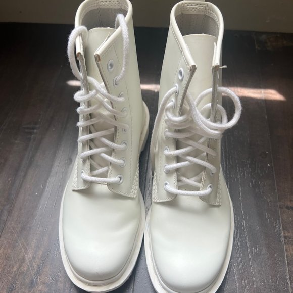 1460 mono smooth leather lace up boots